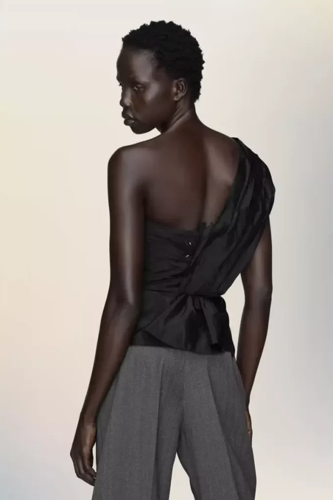 Asymmetric draped top Asymmetric draped top