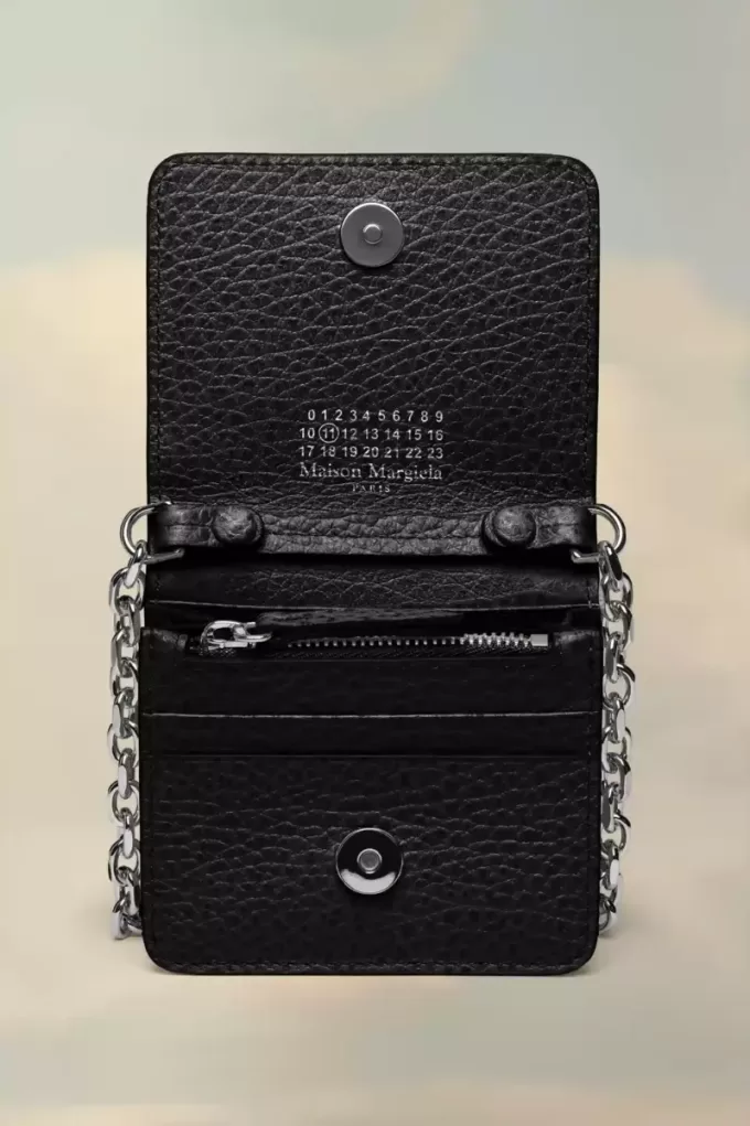 Four stitches chain wallet Four stitches chain wallet