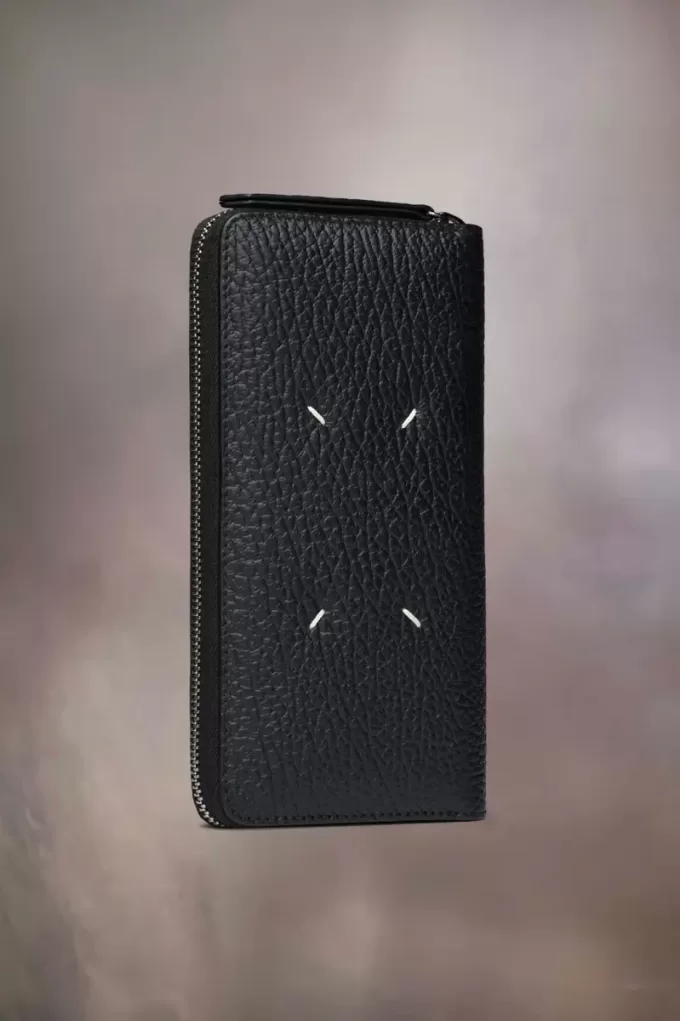 Four stitches zip-around wallet Four stitches zip-around wallet