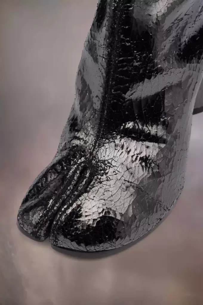 Tabi broken mirror boots